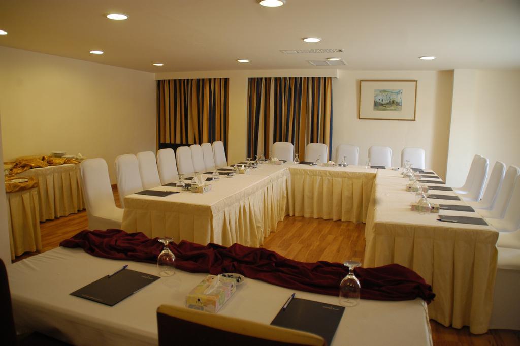 Golden Tulip Aqaba Hotel Exterior photo