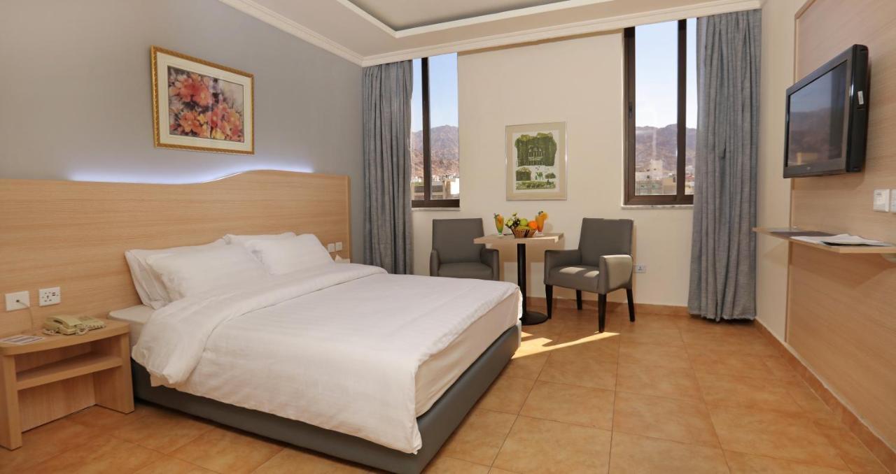 Golden Tulip Aqaba Hotel Exterior photo