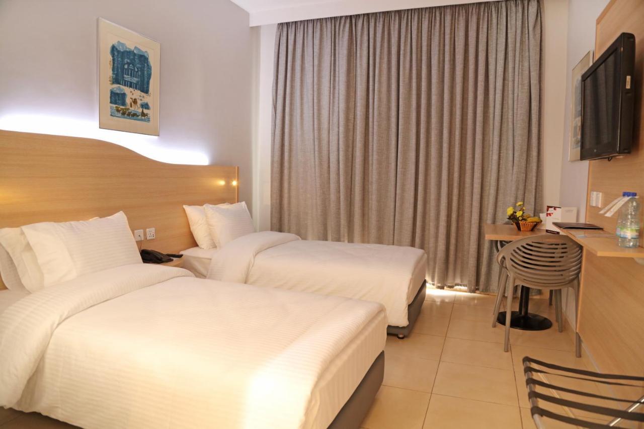 Golden Tulip Aqaba Hotel Exterior photo