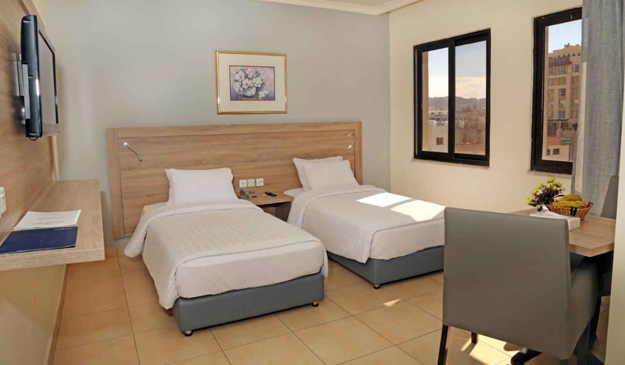 Golden Tulip Aqaba Hotel Exterior photo