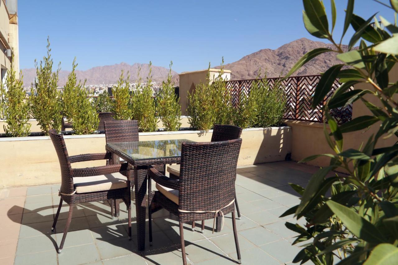 Golden Tulip Aqaba Hotel Exterior photo