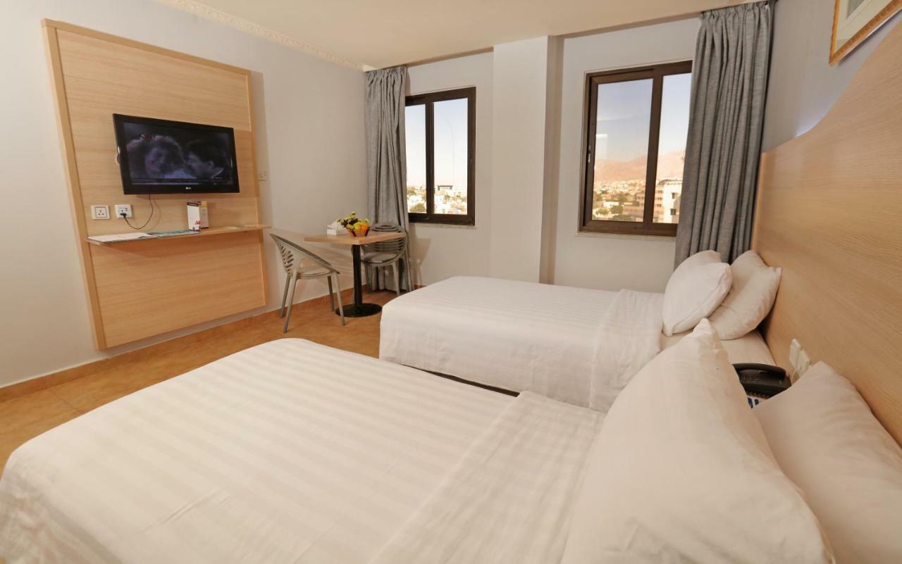 Golden Tulip Aqaba Hotel Exterior photo