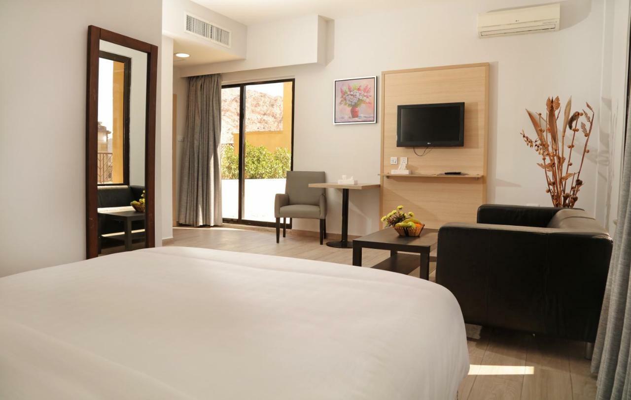 Golden Tulip Aqaba Hotel Exterior photo