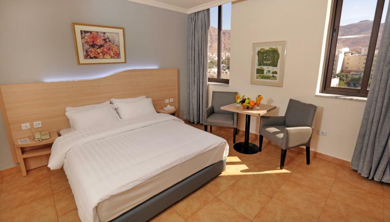 Golden Tulip Aqaba Hotel Exterior photo